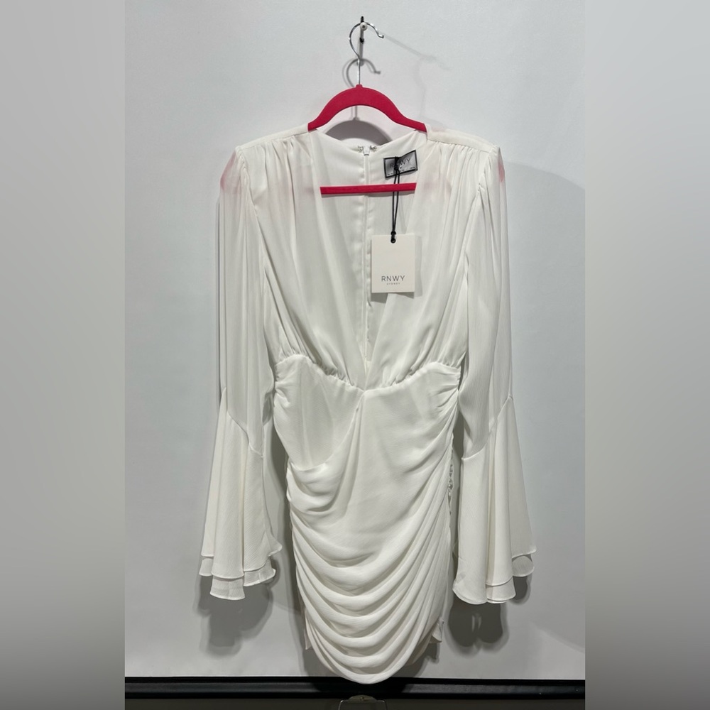 RNWY Women’s Ruched‎ White Long Bell Sleeve Dress Size Medium New With Tags